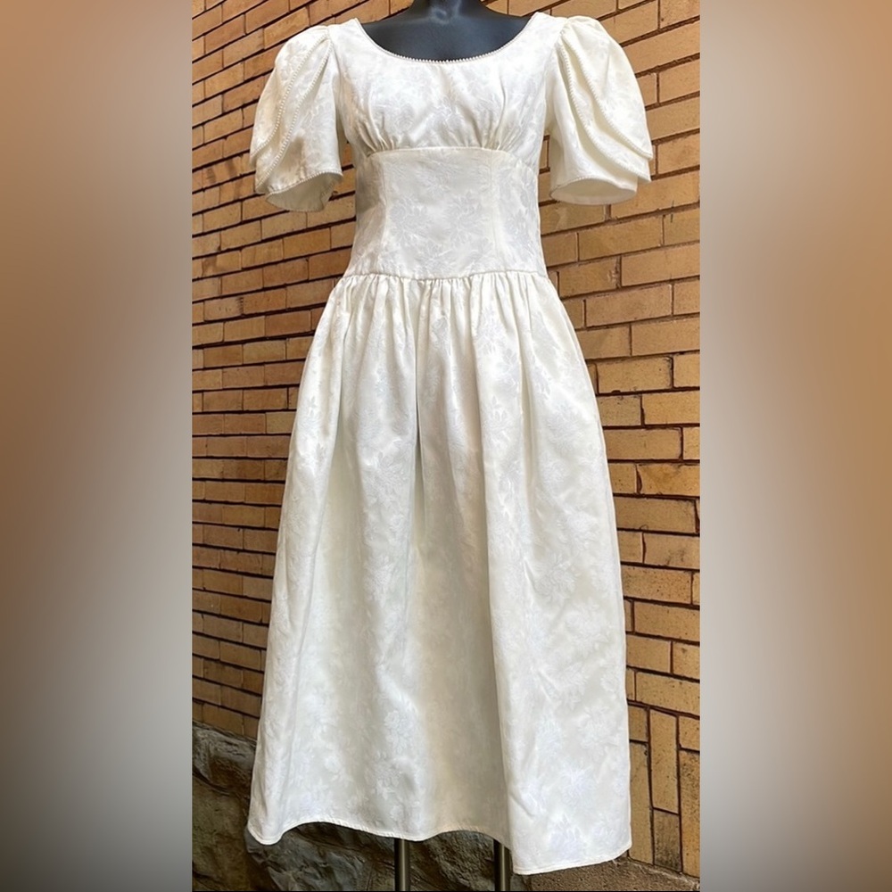 Vintage Alyce Designs Off White Jacquard Wedding Gown & Veil
